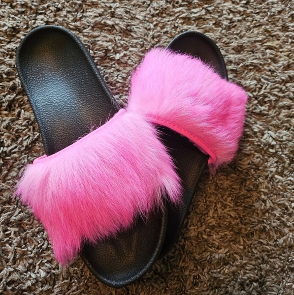Hot Pink Fuzzy Fur UGG slides slippers - Picture 2 of 4